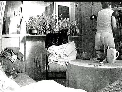 男人们轻松地交换漂亮的女朋友并正确地操她们