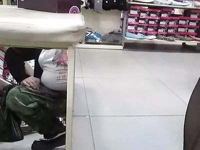 角质女性欺骗她的丈夫吮吸和他妈的