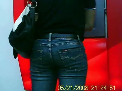 年轻的拉丁青少年第一次在镜头前吮吸厚厚的公鸡