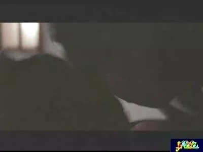 他妈的哥们及时出现并扔了宝贝莱利斯蒂尔一条腿