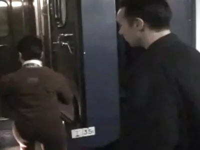 精湛的欧洲小妞在四人组中分享大鸡巴