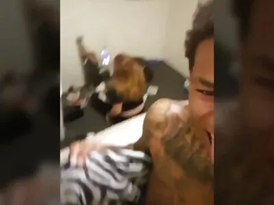 肮脏的金发女郎喜欢在做爱前被打屁股