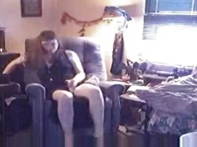 圆乳辣妹被干净利落的男人硬刺穿