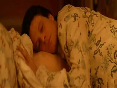 盖伊同意与女友和她的拉丁闺蜜三人行