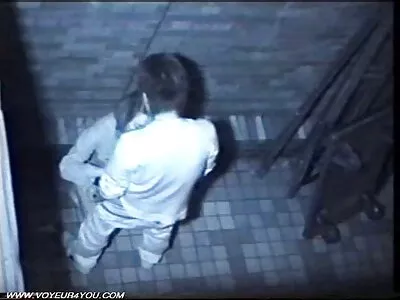黑发俄罗斯宝贝在电梯里口交