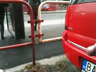 秃头男人在他的地方捡起拉丁小妞为了快速他妈的