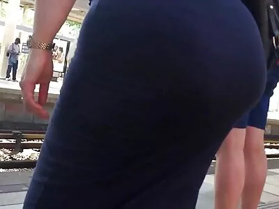 顽皮的少女与苍白的家伙有快乐的性爱时间