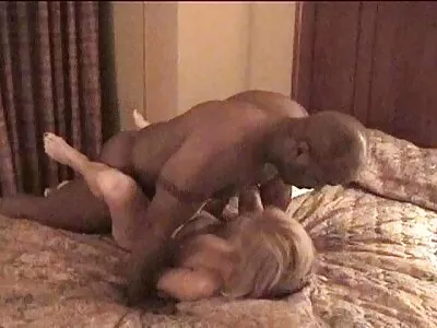 经验丰富的成熟夫妇拍摄他们顽皮的事迹