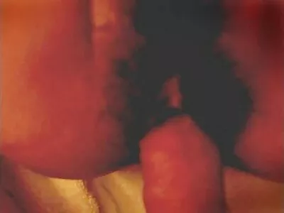 smalltittied 青少年允许秃头家伙舔和操她的娘们