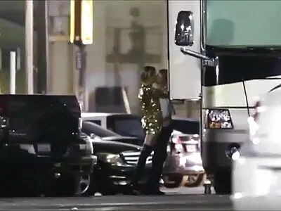 迷人的摩洛伊斯兰解放阵线在后座与角质陌生人交配