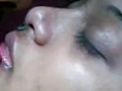 肮脏的成熟仍然喜欢在一些年轻的肉上弹跳