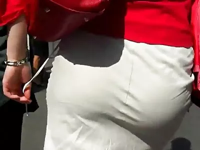 男人在汽车旅馆房间里监视和自慰情侣