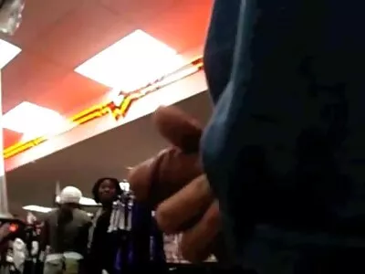 两个火辣的继妹被继兄弟殴打